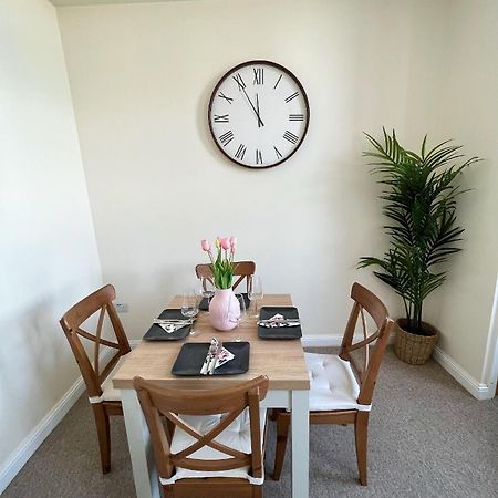 Cosy Town Centre Apartment Close To Beach Борнмът Екстериор снимка